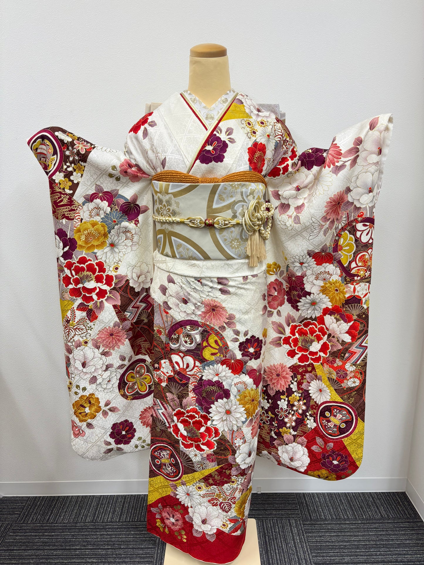 牡丹　菊　花菱　熨斗　正絹振袖【930】